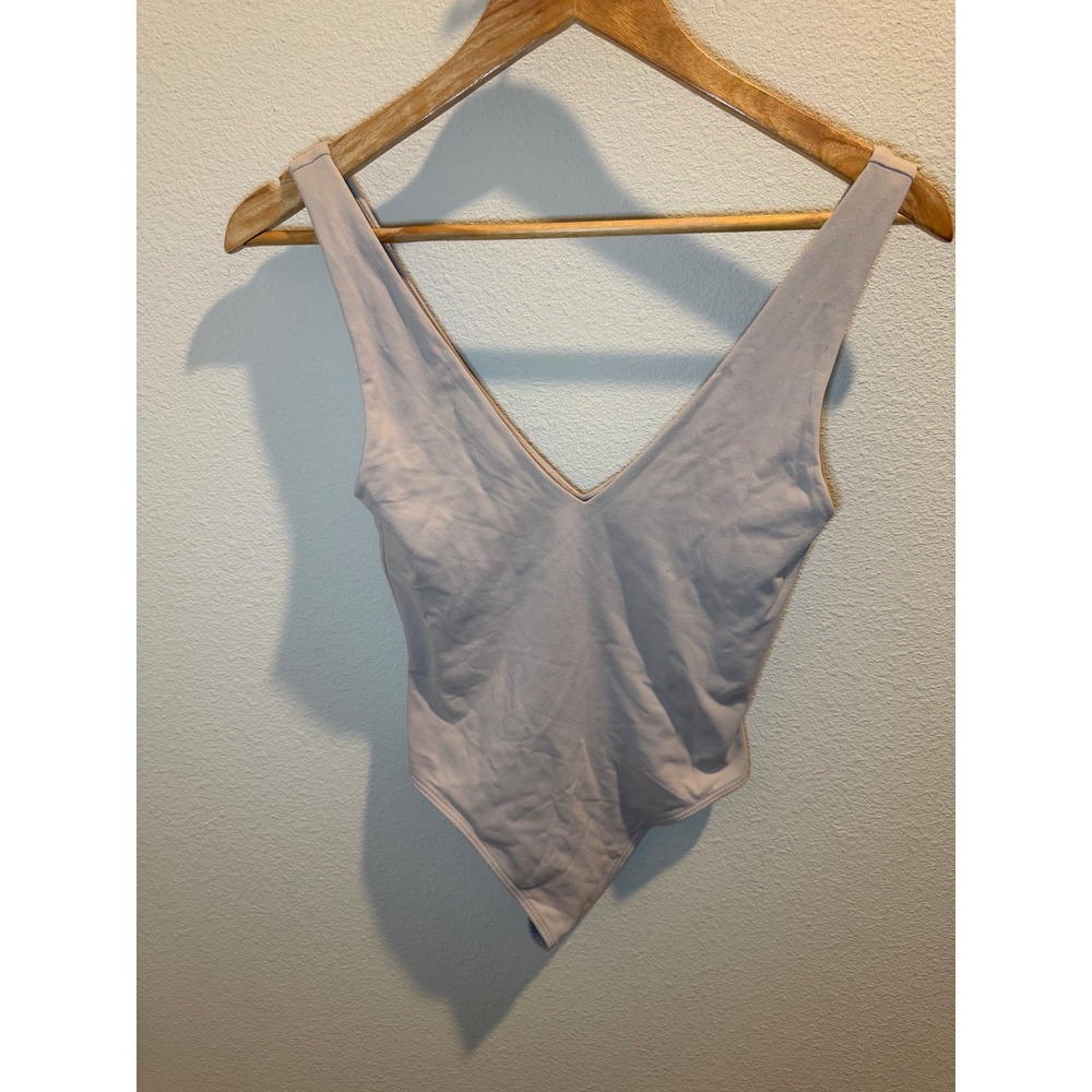 Babaton Aritzia Contour V-Neck Bodysuit Lavender Grey Size Small Sleeveless Tank
